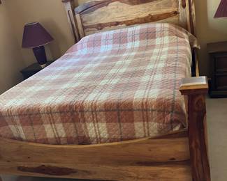 Beautiful Queen bed!!