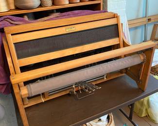 Looms!