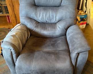 Like new lift chair/recliner