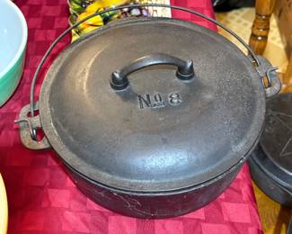 Martin #8 Dutch Oven crack