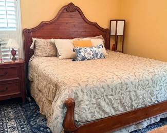 King bed50% off! this beautiful bed