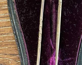 stick pins in gold