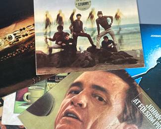 (6pc) Various Vinyl Albums Johnny Cash | Johnny cash San Quentin cs9827 Folsom prison cs9639 Mamas and papas LP 12407 Steppenwolf gold dsx50099 Best of the doobies bsx3112 America wb2576.