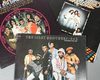 (3pc) DISCO & OTHER VINYL RECORDS | Including: The Isley Brothers “3 + 3” (KZ 32453) The 5th Dimension “The Age of Aquarius” (SCS-92005) The Original Movie Soundtrack to Saturday Night Fever (RS-2-4001)