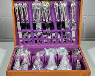 SHEFFIELD SILVER PLATE FLATWARE | Including: 12 knives, 7 dinner forks, 8 dessert forks, 6 teaspoons, and 18 soup spoons - h. 2.75 x w. 14.75 x d. 10.75 in (case)