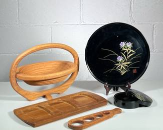 (4pc) Serving PIeces | Collapsable wooden fruit bowl, black oriental tray, wood tray and pasta measurer.
Dimensions: w. 10 x l. 13.5 in (Collapsable bowl)