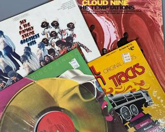 (5pc) Vintage Disco Vinyl Albums | Best of Bee Gees sd33-292 Cloud nine temptations gs939 Sly and the family stone ke30325 Soul train abr8012 A taste of honey 8507.