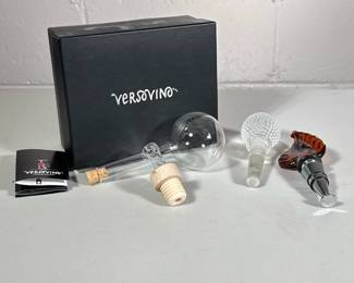 (3pc) WINE GROUP | Including: New in box Versovino Il Decanter piccolino, Mikasa crystal bottle stopper, and Murano Glass topped bottle stopper.