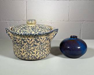 (2pc) Pottery | Roseville blue spongeware Casserole dish and signed vase. - h. 5 x w. 9.5 in (Casserole Dish)