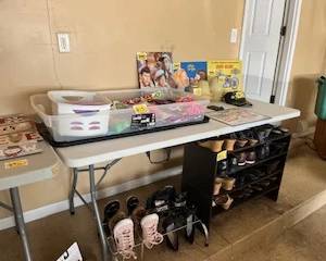Shoes/Gift Bags/Tin Signs