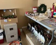 Safe/Christmas Decor/Men & Ladies Golf Shoes