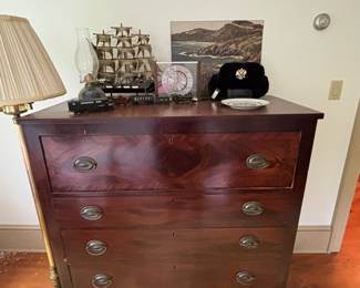 Henredon Heritage mahogany gentleman's chest