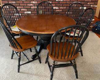 Table and 6 chairs with leaf