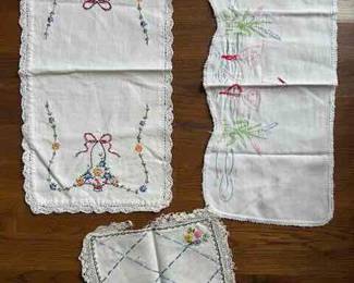 Embroidered linens - Look at the Flamingo!