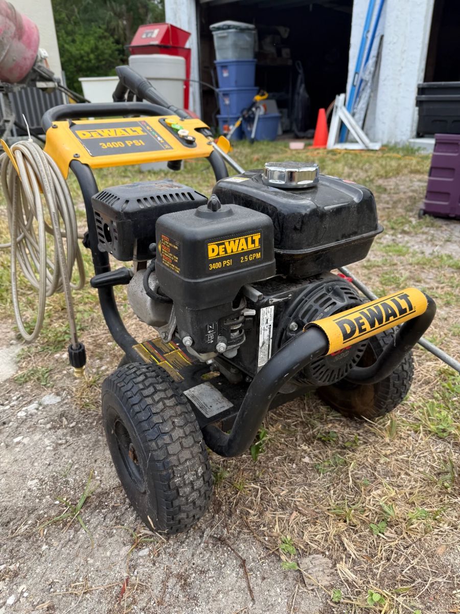 DeWalt 3400 PSI 2.5 GPM Gas-Powered Pressure Washer