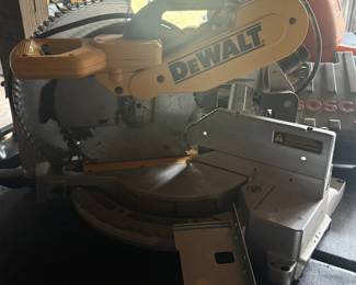 DeWalt DW715 12-inch Single-Bevel Compound Miter Saw