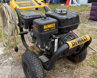 DeWalt 3400 PSI 2.5 GPM Gas-Powered Pressure Washer
