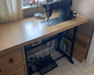 Vintage Sewing machine with table