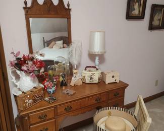 Really pretty dressing table