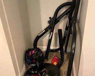 SPEED PUNCHING BAG AND STAND