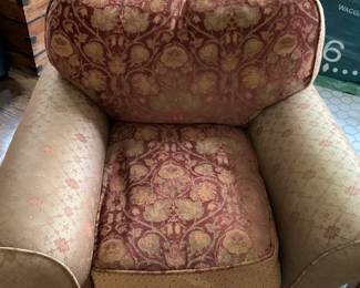 SAME DOMAIN CHAIR WITHTHE CUSHION FLIPPED OVER