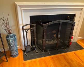 FIREPLACE SCREEN AND TOOLS