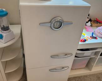 Kid’s Pottery Barn kitchen appliances