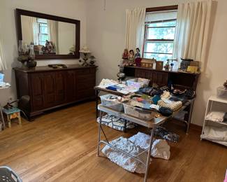 Dresser w/ Mirror, Linens