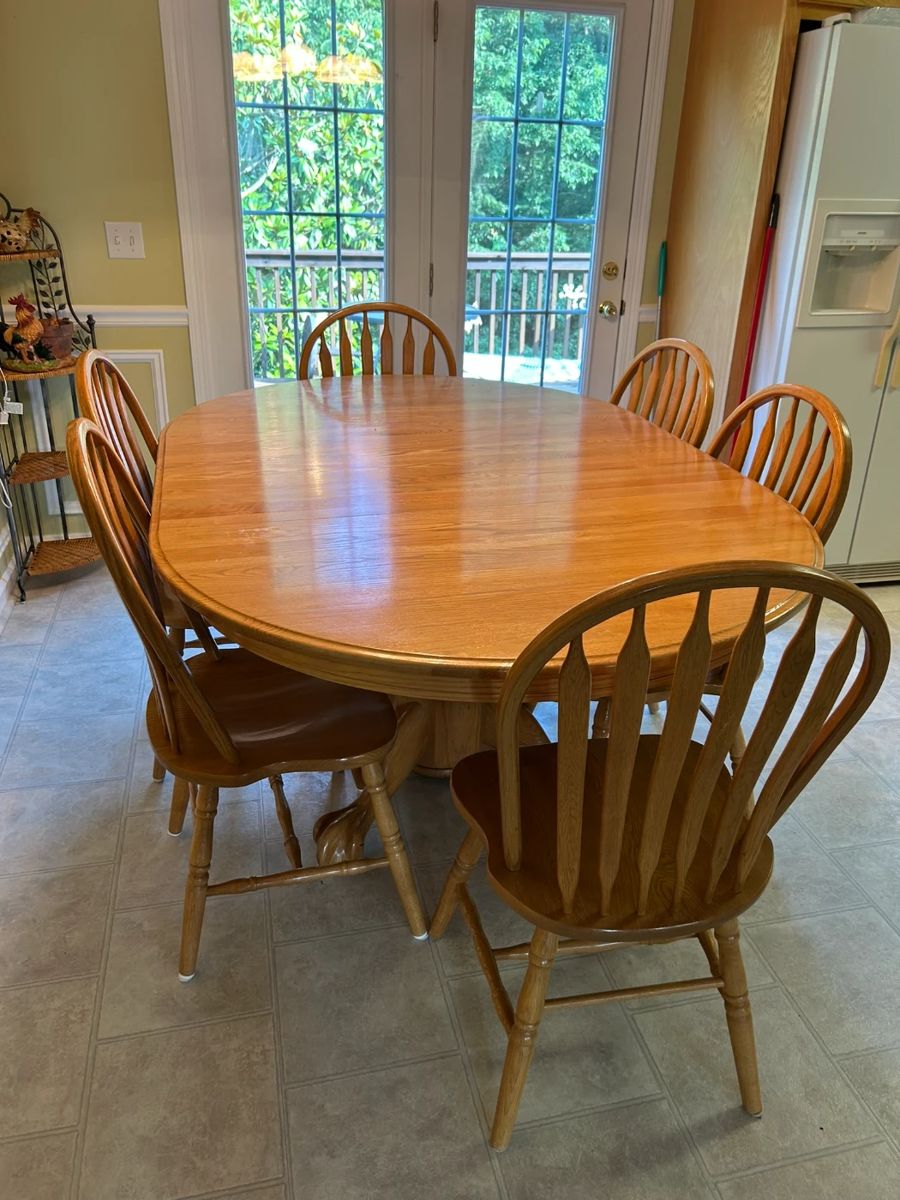 Oval Oak Dining Table (72” x 48”) includes removeable leaf (24”)