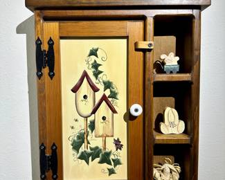 Lots of Country decor including this shelf! Many more country shelves!