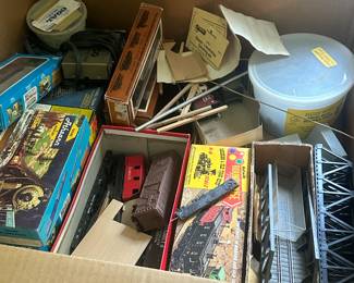 Small gauge collectible trains