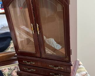 Jewelry cabinet
