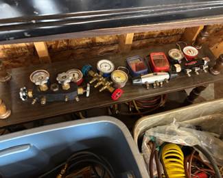 HVAC hoses gauges