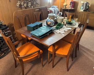 Broyhill vintage Mcm dining table and chairs ..chairs have just been reupholstered with vintage fabric!