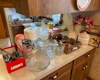 Glass dish ware