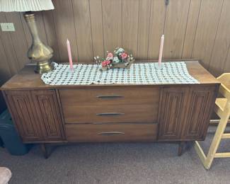 Mcm buffet broyhill sculptra