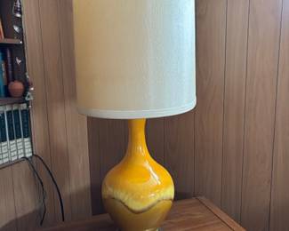 Mcm ceramic lamp