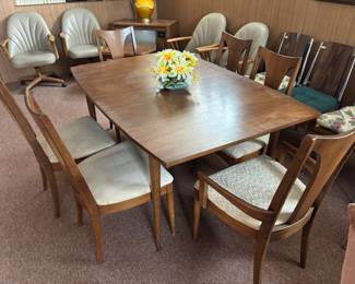 Mcm danish dining room set with 6 chairs 3
Leaves broyhill