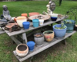 Lots of planters, picnic table