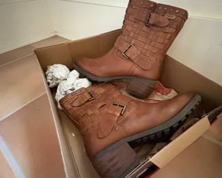 Nice boots! Size 9