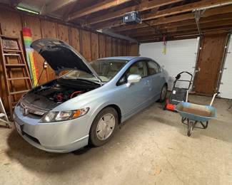 ‘07 Honda hybrid
Clean title, low miles (58kk), great condition just needs a new hybrid battery. Car being sold as is $4000 obo