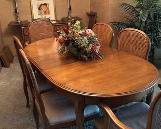 Davis Dining Table with 2 leaves and pads