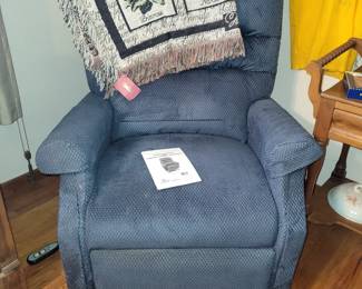 electric lift chair in excellent condition.