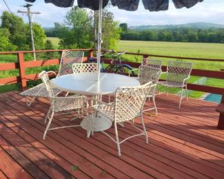 Beautiful BROWN JORDAN patio set