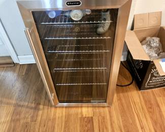 Wine refrigerator