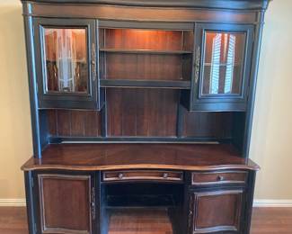 Hooker Furniture Executive Desk and Lighted Hutch. Top Condition!