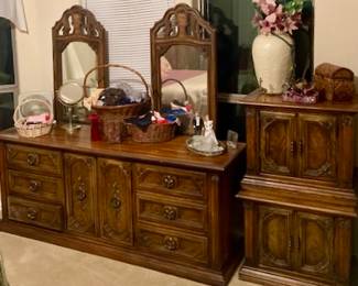 Vintage Traditional Bedroom Set. Dresser/Night Tables and Headboard (not pictured).