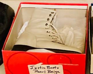 Ladies Lacer Justin Boots.