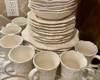 JC Penny Home Collection Isabella China Set.