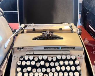 vintage galaxie typewriter $50